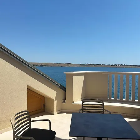 Luxury Beachfront - Breges Lejlighed