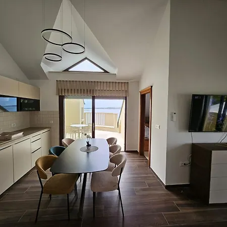 Apartment Luxury Beachfront - Breges