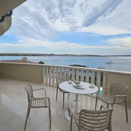 Apartment Luxury Beachfront - Breges *