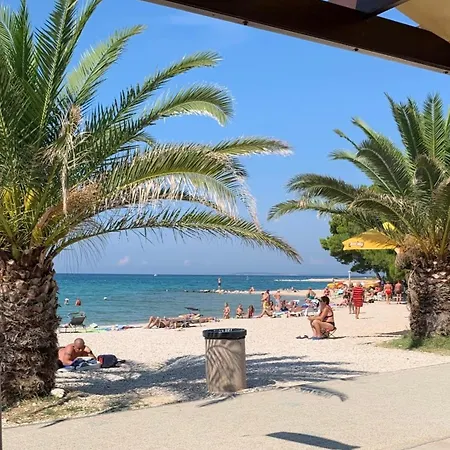 Luxury Beachfront - Breges Apartment